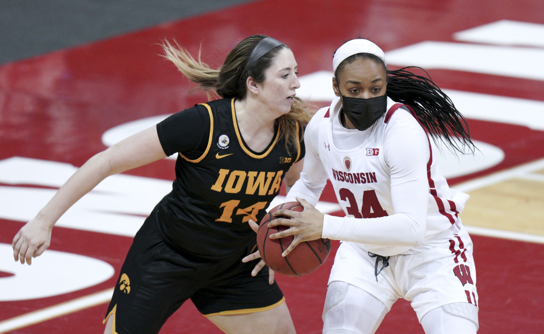 Iowa 84, UW 70